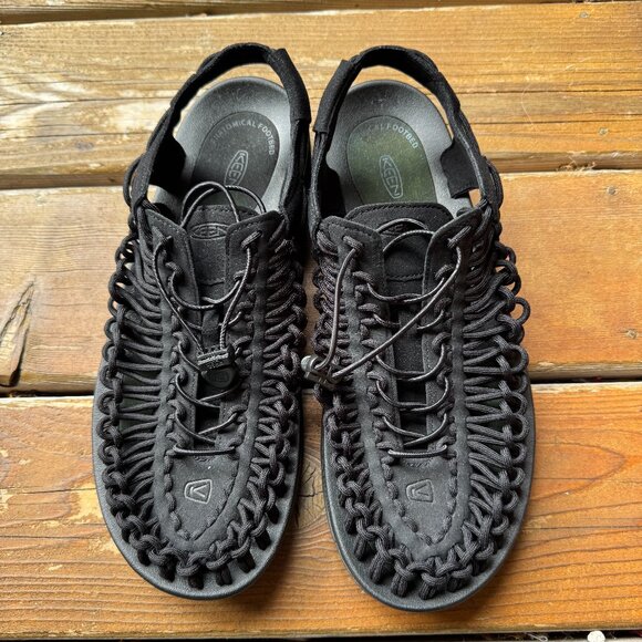 NWOT KEEN Uneek Black Sandals in Unisex Sizing Men's 11/Women's 12.5